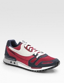 A bold statement of style is stitched in leather and nylon mesh with superior quality and all-day comfort. Padded insole Rubber sole Imported 