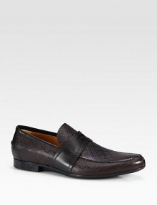 Diamante leather with smooth leather trim and logo script on the heel.Split toeRubber soleMade in Italy Diamante leather with smooth leather trim and logo script on the heel.Split toeRubber soleMade in Italy