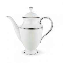 Crafted of Lenox fine bone china accented with 24 karat gold and precious platinum. Dishwasher-safe. Crafted of Lenox fine bone china accented with 24 karat gold and precious platinum. Dishwasher-safe.
