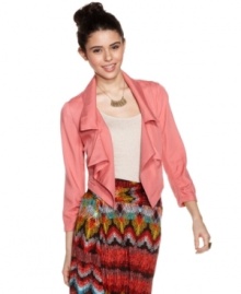 Make waves in this blazer from American Rag, where an undulating collar and pointed hem unite to create the layer of the year! Make waves in this blazer from American Rag, where an undulating collar and pointed hem unite to create the layer of the year!