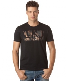 Keep it crisp. This fresh t-shirt from Calvin Klein Jeans is a classic style.