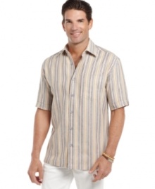 Cubavera takes summer style into the winter months with this vacation-ready short-sleeved shirt.