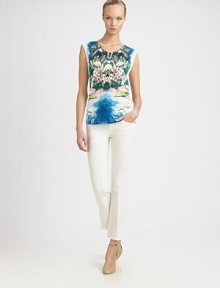 A tropical Hawaiian print decorates this sleeveless cotton style.Jewel necklineSleevelessCottonDry cleanImportedModel shown is 5'11 (180cm) wearing US size 4. A tropical Hawaiian print decorates this sleeveless cotton style.Jewel necklineSleevelessCottonDry cleanImportedModel shown is 5'11 (180cm) wearing US size 4.