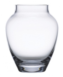 With a simple urn shape and wide spout to accentuate large blossoms, this Lenox Garden vase is a graceful go-to for bouquets of hydrangeas or chrysanthemums. Beautiful for any space and shade of bouquet in luminous glass. Qualifies for Rebate