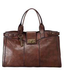 Vintage inspired. Super soft. This broken-in leather bag from Fossil has an elegant style that works whether your weekend away is for business or pleasure. Vintage inspired. Super soft. This broken-in leather bag from Fossil has an elegant style that works whether your weekend away is for business or pleasure.