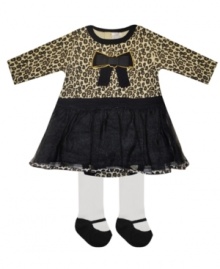 This Baby Essentials tunic tutu skirt and faux shoe-feet tights is simply precious. This Baby Essentials tunic tutu skirt and faux shoe-feet tights is simply precious.