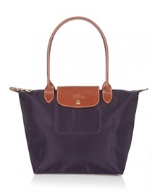 Not too big, not too small, Longchamp's shoulder bag is just right for everyday. Not too big, not too small, Longchamp's shoulder bag is just right for everyday.