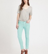 Slim, sexy and fitted, this sleek silhouette features a bleached ombre finish and a dusting of glitter, cropped just above the ankle.THE FITSkinny fitRise, about 7½Inseam, about 26THE DETAILSZip flyFive-pocket style98% cotton/2% spandexMachine washMade in USA of imported fabricModel shown is 5'9½ (176cm) wearing US size 4.