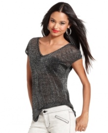 Allover metallic details adds high shine to this GUESS top -- perfect for daytime glam!