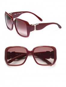 THE LOOKRectangular silhouetteAcetate framesSignature interlocked metal logo at templesUV protectionSignature case includedTHE COLORBurgundy frames with brown gradient lensesORIGINMade in France THE LOOKRectangular silhouetteAcetate framesSignature interlocked metal logo at templesUV protectionSignature case includedTHE COLORBurgundy frames with brown gradient lensesORIGINMade in France