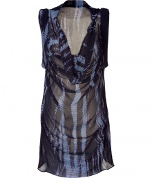 Stylish dress in black and blue viscose georgette - Transparent, extremely fine fabric - With large areas of batik print - Indicated waterfall collar, carded sleeves and decorative ruffles at the front - Style with cool leather pants and platform heels for a gallery event, restaurant opening or special night downtown Stylish dress in black and blue viscose georgette - Transparent, extremely fine fabric - With large areas of batik print - Indicated waterfall collar, carded sleeves and decorative ruffles at the front - Style with cool leather pants and platform heels for a gallery event, restaurant opening or special night downtown