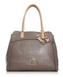 Look like the fashionista you are with this standout silhouette from GUESS. The elegant façade is accented with a logo-embossed pattern, signature hardware and adorable key charm, for the perfect measure of diva detailing. Look like the fashionista you are with this standout silhouette from GUESS. The elegant façade is accented with a logo-embossed pattern, signature hardware and adorable key charm, for the perfect measure of diva detailing.