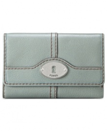 Unmistakably modern with a veritable vintage feel, this multi-function design from Fossil is a major must-have. Supple, glazed leather and signature hardware adorn the outside, while a plethora of pockets and compartments keep the interior impeccably organized. Unmistakably modern with a veritable vintage feel, this multi-function design from Fossil is a major must-have. Supple, glazed leather and signature hardware adorn the outside, while a plethora of pockets and compartments keep the interior impeccably organized.