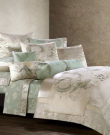 Reminiscent of traditional Eastern textile designs, this Harmoni standard pillowcase features a green lily print in lush 400-thread count cotton sateen.The achieved look brings a comforting sense of serenity to your Natori bedding ensemble.