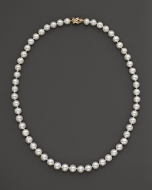 Cultured, freshwater pearl necklace. Cultured, freshwater pearl necklace.