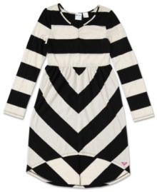 The breezy style of this cute diagonal-stripe Roxy dress makes it the perfect complement for her laid-back style. The breezy style of this cute diagonal-stripe Roxy dress makes it the perfect complement for her laid-back style.