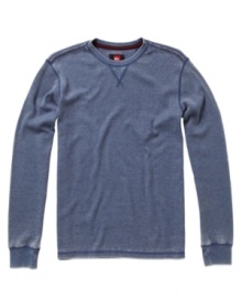 Wear it as a layer or solo, this Quiksilver thermal shirt will keep you stylishly cozy. Wear it as a layer or solo, this Quiksilver thermal shirt will keep you stylishly cozy.