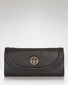 Tory Burch adds some attitude to the every day accessories with this leather wallet. The chic envelope design cleverly disguises multiple pockets which are perfect for keeping the essentials pretty organized. Tory Burch adds some attitude to the every day accessories with this leather wallet. The chic envelope design cleverly disguises multiple pockets which are perfect for keeping the essentials pretty organized.