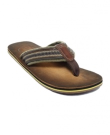 Like to keep your look laidback and relaxed with men's flip flops that mirror your attitude? You'll have no problem greeting the warmer weather with plenty of casual cool when you slide into these men's sandals from Clarks.