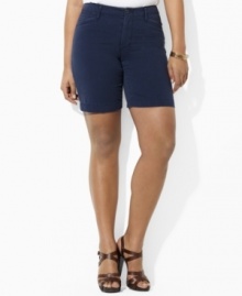 Lauren by Ralph Lauren's classic-fitting plus size twill shorts are a casual essential rendered in a five-pocket construction.