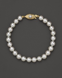 A simple strand of cultured pearls is essential classic design. A simple strand of cultured pearls is essential classic design.