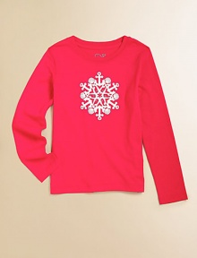THE LOOKRibbed crewneck Pullover style Long sleeves Textured, glittered snowflake printTHE MATERIALPima cottonCARE & ORIGINMachine wash Imported THE LOOKRibbed crewneck Pullover style Long sleeves Textured, glittered snowflake printTHE MATERIALPima cottonCARE & ORIGINMachine wash Imported