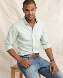 Show off your frame with this slim-fitting woven shirt from Tommy Hilfiger.