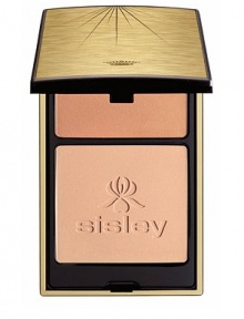 This duo of fine powders gives your skin a sun-kissed, radiant glow with the look of a natural, velvety tan. With their extremely fine texture, they glide on very easily, defining and/or highlighting key areas of your face. Non-comedogenic and suitable for all skin types and complexions, formulated with Hawthorn and Calendula extracts for softness and comfort. This duo of fine powders gives your skin a sun-kissed, radiant glow with the look of a natural, velvety tan. With their extremely fine texture, they glide on very easily, defining and/or highlighting key areas of your face. Non-comedogenic and suitable for all skin types and complexions, formulated with Hawthorn and Calendula extracts for softness and comfort.
