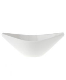 Reshape modern tables with the Flow gravy boat from Villeroy & Boch. A fluid, asymmetrical design in white fine china offers unconventional elegance for every meal and occasion. Great for both sweet and savory sauces! Reshape modern tables with the Flow gravy boat from Villeroy & Boch. A fluid, asymmetrical design in white fine china offers unconventional elegance for every meal and occasion. Great for both sweet and savory sauces!