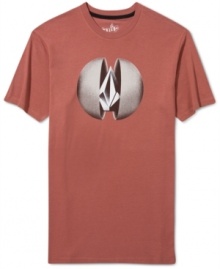 A cool sphere graphic gives this Volcom tee its stylish edge. Made from 100% organic cotton.