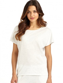 THE LOOKShort sleevesPullover styleTHE FITAbout 26 from shoulder to hemTHE MATERIALPima cottonCARE & ORIGINMachine washImported THE LOOKShort sleevesPullover styleTHE FITAbout 26 from shoulder to hemTHE MATERIALPima cottonCARE & ORIGINMachine washImported