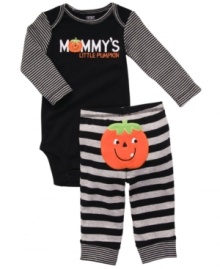 Put a sweet smile on his face with this comfortable Mommy's Little Pumpkin bodysuit and pant set from Carter's. Put a sweet smile on his face with this comfortable Mommy's Little Pumpkin bodysuit and pant set from Carter's.