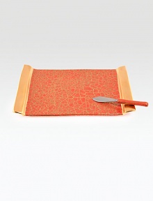 A beautiful design inspired by the sunbaked Mediterranean shoreline, handcrafted in pristine porcelain and framed with 24k gold glaze along the handles. Includes a stainless steel cheese knife 13 X 8 Made in USA A beautiful design inspired by the sunbaked Mediterranean shoreline, handcrafted in pristine porcelain and framed with 24k gold glaze along the handles. Includes a stainless steel cheese knife 13 X 8 Made in USA