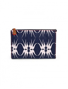 THE LOOKRectangular shapeContrasting signature bird print, alloverTop zip closureTHE MEASUREMENT9½W X 6½H X 3½DTHE MATERIALCoated canvas/leather trimPrinted nylon liningORIGINImported THE LOOKRectangular shapeContrasting signature bird print, alloverTop zip closureTHE MEASUREMENT9½W X 6½H X 3½DTHE MATERIALCoated canvas/leather trimPrinted nylon liningORIGINImported