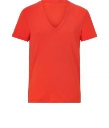 With a cool cut in soft cotton, Closeds V-neck tee is a modern take on this must-have essential style - V-neckline, short sleeves - Slim fit - Wear with a pullover, jeans and lace-ups
