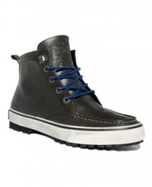 Get stompin' in style with the heavy duty all-weather design of these essential leather Hunter men's boots from GUESS. Electric blue laces give this pair of boots for men a look that really pops. Get stompin' in style with the heavy duty all-weather design of these essential leather Hunter men's boots from GUESS. Electric blue laces give this pair of boots for men a look that really pops.