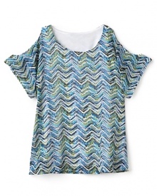 A scoop neck and oversized flutter sleeves give this zig-zag tunic a lovely drape and sassy silhouette. A scoop neck and oversized flutter sleeves give this zig-zag tunic a lovely drape and sassy silhouette.