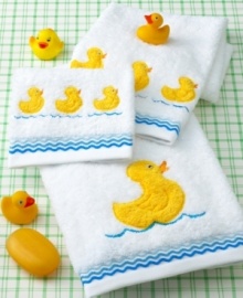 Squeaky clean takes on a whole new meaning! Cotton wash towels with cheerful duck appliqués make tub time a blast.