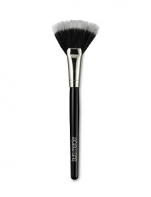 Specifically designed to be used with the Invisible Loose Setting Powder, lightly sweeps setting powder onto skin to help create a soft focus effect, diminishing the look of fine lines and imperfections while visibly smoothing skin. Specifically designed to be used with the Invisible Loose Setting Powder, lightly sweeps setting powder onto skin to help create a soft focus effect, diminishing the look of fine lines and imperfections while visibly smoothing skin.