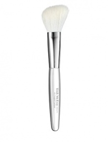 Trish's Brush 65 Angled Contour is diagonally shaped to expertly place and blend color on the contours of the face for effortless sculpting power. Handcrafted for exquisite quality and durability and precision-cut for technically perfect results.