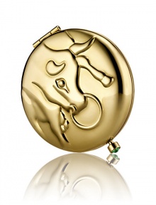April 21 - May 20. Thoughtful and creative, you're extremely loyal with great taste and an eye for luxury. Enjoy this golden bull, decorated with a brilliant birthstone clasp made of clear crystal. Filled and refillable with Lucidity Translucent Pressed Powder (small size refill). Beautifully boxed, with a velvety pouch. April 21 - May 20. Thoughtful and creative, you're extremely loyal with great taste and an eye for luxury. Enjoy this golden bull, decorated with a brilliant birthstone clasp made of clear crystal. Filled and refillable with Lucidity Translucent Pressed Powder (small size refill). Beautifully boxed, with a velvety pouch.