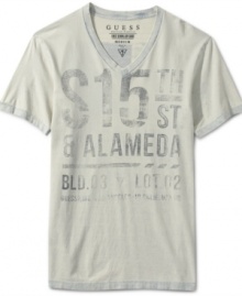 This Guess Jeans t-shirt has a vintage feel and a stylish v-neck design. This Guess Jeans t-shirt has a vintage feel and a stylish v-neck design.