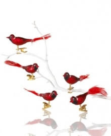 Five little birds in ruby-red glass with feathery tails fill your tree with shimmering vintage style. Perch these Kurt Adler ornaments anywhere, from the highest branch to your living room curtains, thanks to a clever clip-on design.