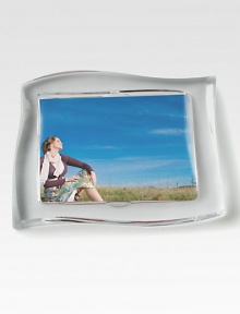 Surround a favorite photo with the easy elegance and classic beauty of this fine crystal frame. 5 X 7Imported