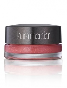 Provides the visual effect of a stain with the comfort and sheen of a lip gloss. The long term wear with a satin, balmy finish leaves the look of effortless polish and understated sophistication. Provides the visual effect of a stain with the comfort and sheen of a lip gloss. The long term wear with a satin, balmy finish leaves the look of effortless polish and understated sophistication.