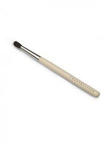 A long tapered brush for precise eye shade application, similar to a paint brush. Made of luxuriously soft black squirrel hair. A long tapered brush for precise eye shade application, similar to a paint brush. Made of luxuriously soft black squirrel hair.