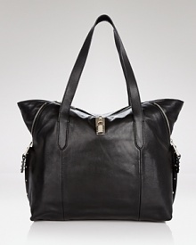 Marc Jacobs helps you keep on top of busy days with this roomy tote. In versatile black leather with a classic shape, it's a practical option with cool girl credentials. Marc Jacobs helps you keep on top of busy days with this roomy tote. In versatile black leather with a classic shape, it's a practical option with cool girl credentials.