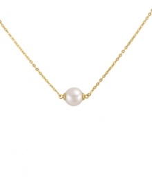 Singular sensation. A simple organic man-made pearl (8 mm) makes a striking statement on this elegant pendant necklace from Majorica. Crafted in 18k gold over sterling silver. Approximate length: 16 to 18 inches.