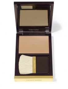 Set your sexy, glamorous Tom Ford look with this aero-light formula, made with superfine powders that individually adhere to the skin. It perfectly sets makeup with a sheer, shine-free finish that lasts all day. It disperses light to create a soft blur effect over the face, helping to diminish imperfections. Custom applicator brush included. Set your sexy, glamorous Tom Ford look with this aero-light formula, made with superfine powders that individually adhere to the skin. It perfectly sets makeup with a sheer, shine-free finish that lasts all day. It disperses light to create a soft blur effect over the face, helping to diminish imperfections. Custom applicator brush included.