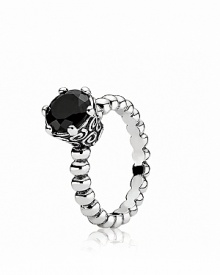 PANDORA's stunning melanite solitaire gets an artsy infusion with an oxidized setting and beaded silver band. This ring is just waiting to be added to a stylish stack for a signature accessory statement.